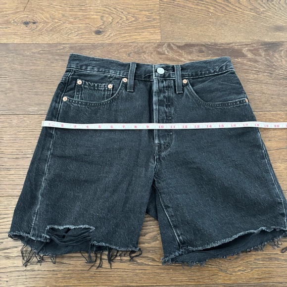 Levi’s 501 Mid Thigh Black Denim Distressed Shorts - Picture 12 of 15